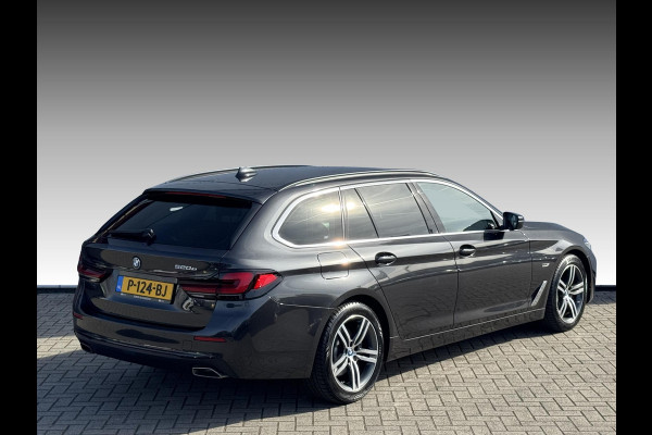 BMW 5 Serie Touring 520e Business Edition Plus NL-AUTO | LEDER | PDC
