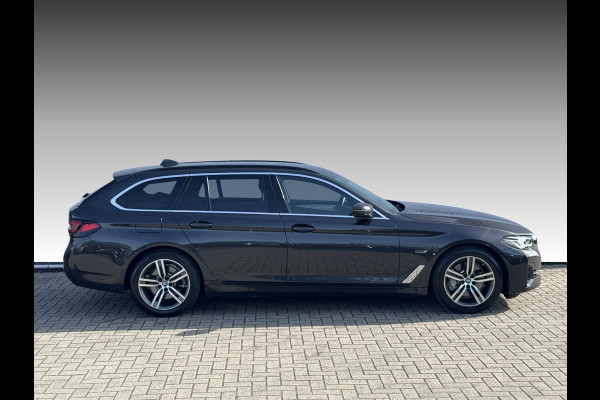 BMW 5 Serie Touring 520e Business Edition Plus NL-AUTO | LEDER | PDC
