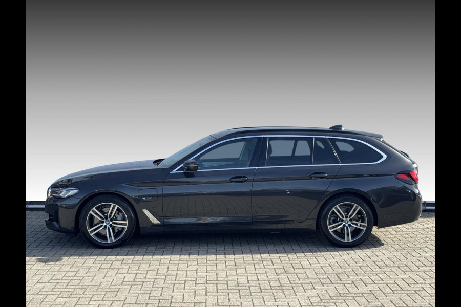 BMW 5 Serie Touring 520e Business Edition Plus NL-AUTO | LEDER | PDC