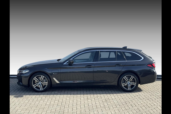 BMW 5 Serie Touring 520e Business Edition Plus NL-AUTO | LEDER | PDC