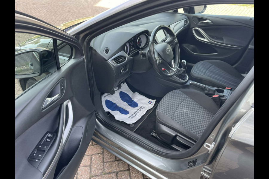 Opel Astra Sports Tourer 1.2 Edition / camera / navigatie / trekhaak