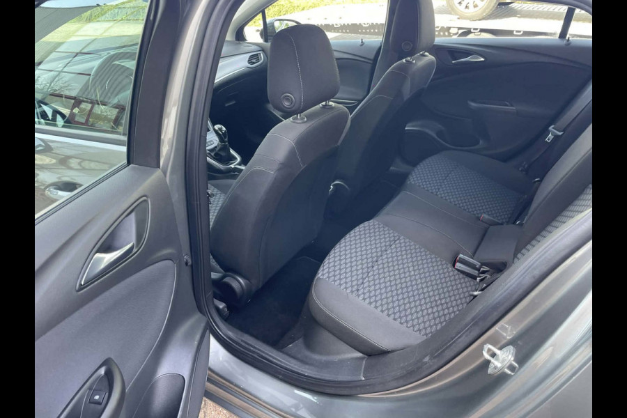 Opel Astra Sports Tourer 1.2 Edition / camera / navigatie / trekhaak