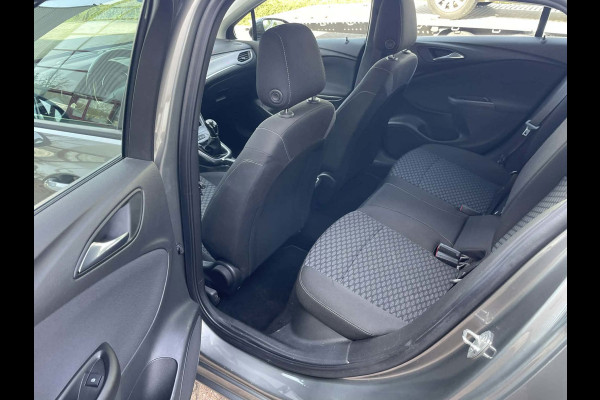 Opel Astra Sports Tourer 1.2 Edition / camera / navigatie / trekhaak