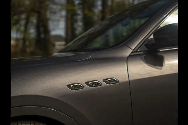 Maserati Levante 3.0 V6 S AWD 430pk GranSport Facelift | Pano-dak | 21 inch | Harman/Kardon | 360 camera