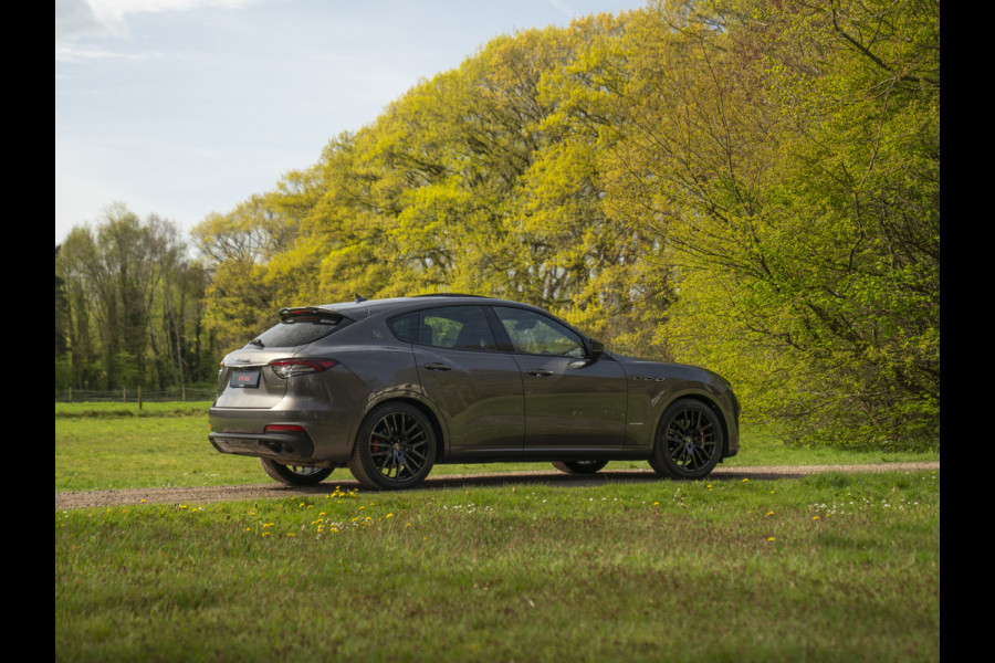Maserati Levante 3.0 V6 S AWD 430pk GranSport Facelift | Pano-dak | 21 inch | Harman/Kardon | 360 camera