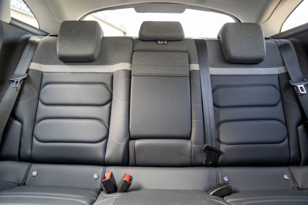 Citroën C4 1.2 Automaat PureTech Shine|Prijs rijklaar incl 12 mnd garantie|HUD Stoel/stuurverwarming Blindspot Navi