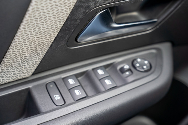 Citroën C4 1.2 Automaat PureTech Shine|Prijs rijklaar incl 12 mnd garantie|HUD Stoel/stuurverwarming Blindspot Navi