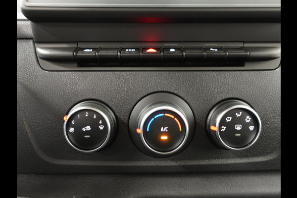 Renault Master T33 2.3 dCi 135PK L2H2 BPM VRIJ! Airco Cruise control Parkeersensoren Navigatie Trekhaak