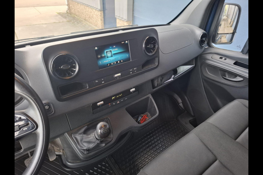 Mercedes-Benz Sprinter 311 2.2 CDI L2H2 - WDB9106331P133346 poetsen en foto’s maken