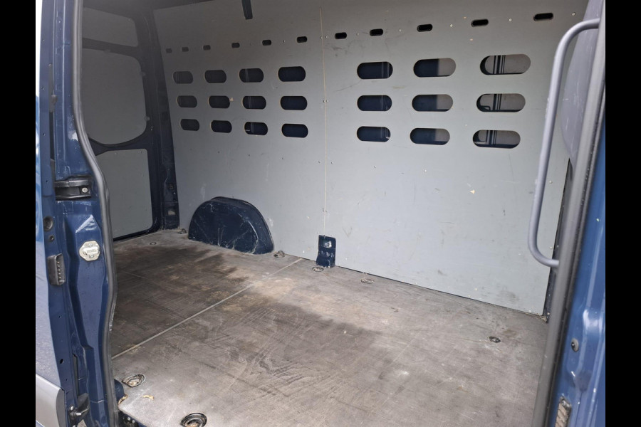 Mercedes-Benz Sprinter 311 2.2 CDI L2H2 - WDB9106331P133346 poetsen en foto’s maken