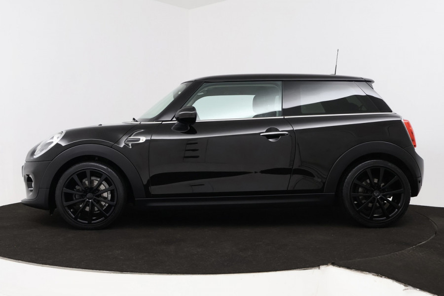 MINI Mini 1.5 Cooper Business (NAVIGATIE, CRUISE, PARKEERSENSOREN, STUURBEDIENING)