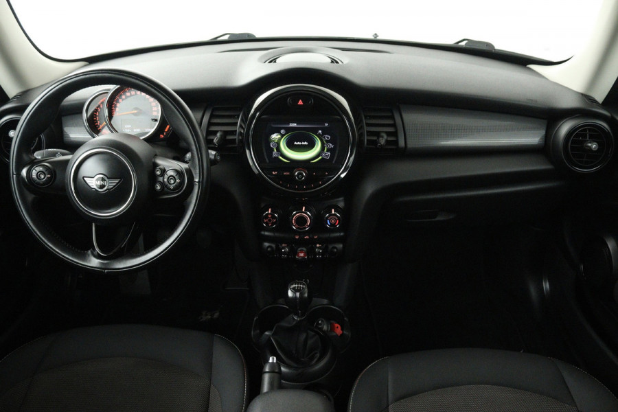 MINI Mini 1.5 Cooper Business (NAVIGATIE, CRUISE, PARKEERSENSOREN, STUURBEDIENING)