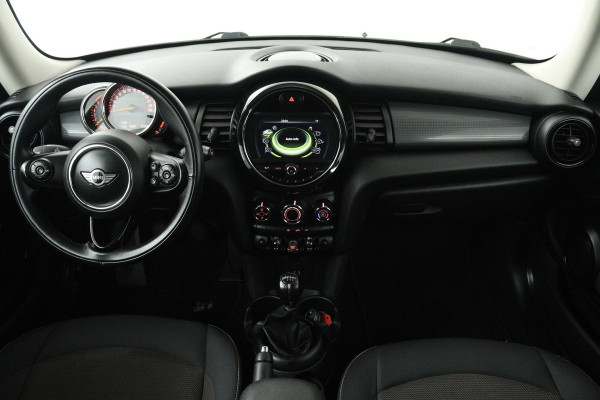 MINI Mini 1.5 Cooper Business (NAVIGATIE, CRUISE, PARKEERSENSOREN, STUURBEDIENING)