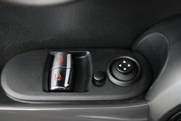 MINI Mini 1.5 Cooper Business (NAVIGATIE, CRUISE, PARKEERSENSOREN, STUURBEDIENING)