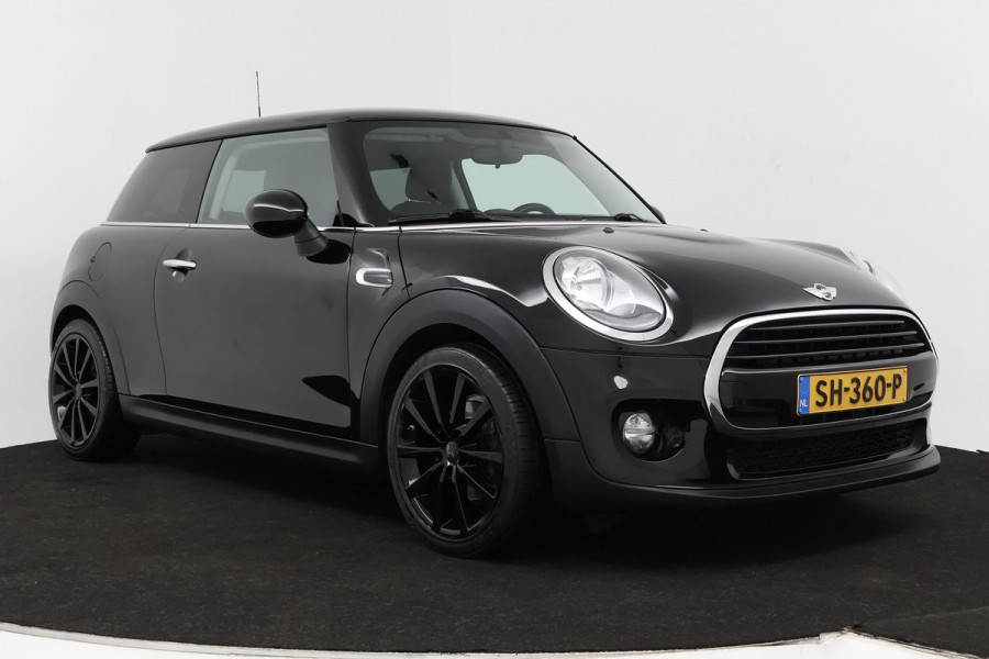 MINI Mini 1.5 Cooper Business (NAVIGATIE, CRUISE, PARKEERSENSOREN, STUURBEDIENING)