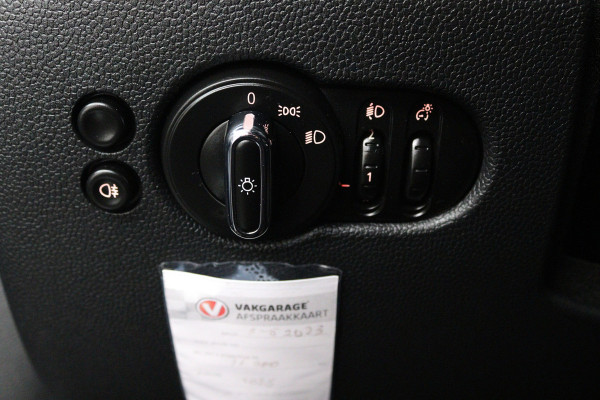 MINI Mini 1.5 Cooper Business (NAVIGATIE, CRUISE, PARKEERSENSOREN, STUURBEDIENING)