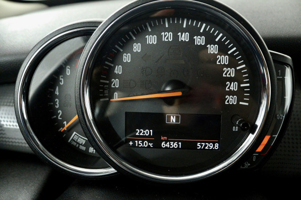 MINI Mini 1.5 Cooper Business (NAVIGATIE, CRUISE, PARKEERSENSOREN, STUURBEDIENING)