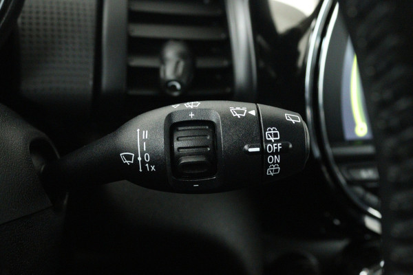 MINI Mini 1.5 Cooper Business (NAVIGATIE, CRUISE, PARKEERSENSOREN, STUURBEDIENING)