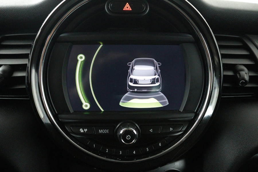 MINI Mini 1.5 Cooper Business (NAVIGATIE, CRUISE, PARKEERSENSOREN, STUURBEDIENING)