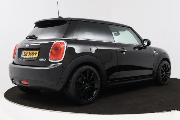 MINI Mini 1.5 Cooper Business (NAVIGATIE, CRUISE, PARKEERSENSOREN, STUURBEDIENING)