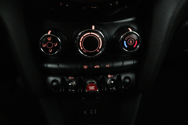 MINI Mini 1.5 Cooper Business (NAVIGATIE, CRUISE, PARKEERSENSOREN, STUURBEDIENING)