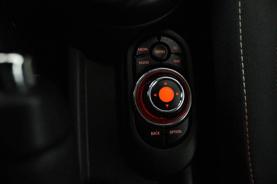 MINI Mini 1.5 Cooper Business (NAVIGATIE, CRUISE, PARKEERSENSOREN, STUURBEDIENING)