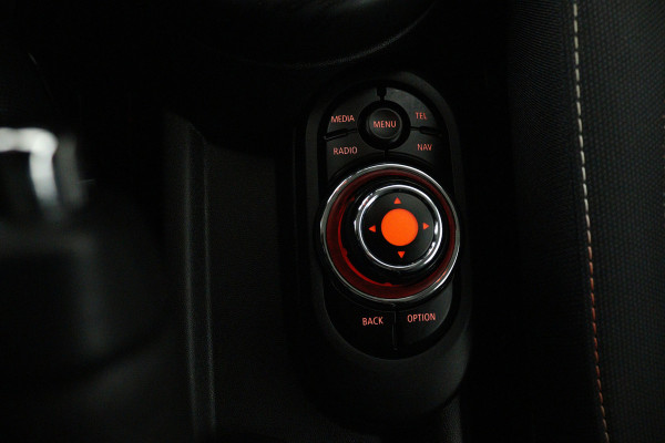 MINI Mini 1.5 Cooper Business (NAVIGATIE, CRUISE, PARKEERSENSOREN, STUURBEDIENING)