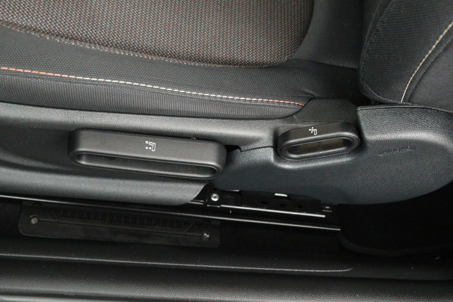 MINI Mini 1.5 Cooper Business (NAVIGATIE, CRUISE, PARKEERSENSOREN, STUURBEDIENING)