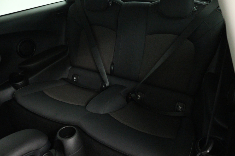 MINI Mini 1.5 Cooper Business (NAVIGATIE, CRUISE, PARKEERSENSOREN, STUURBEDIENING)