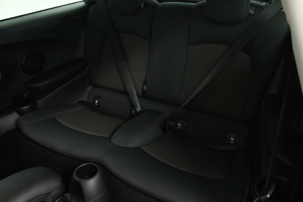 MINI Mini 1.5 Cooper Business (NAVIGATIE, CRUISE, PARKEERSENSOREN, STUURBEDIENING)