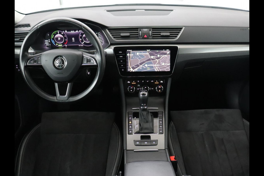 Škoda Superb 1.4 TSI iV Business Edition Plus | SOH 88,8% | Panoramadak | Leder/Alcantara | Stoelverwarming | Camera | Carplay | Park Assist | Virtual Cockpit | Achterbankverwarming | PHEV | Plug In