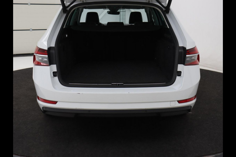 Škoda Superb 1.4 TSI iV Business Edition Plus | SOH 88,8% | Panoramadak | Leder/Alcantara | Stoelverwarming | Camera | Carplay | Park Assist | Virtual Cockpit | Achterbankverwarming | PHEV | Plug In