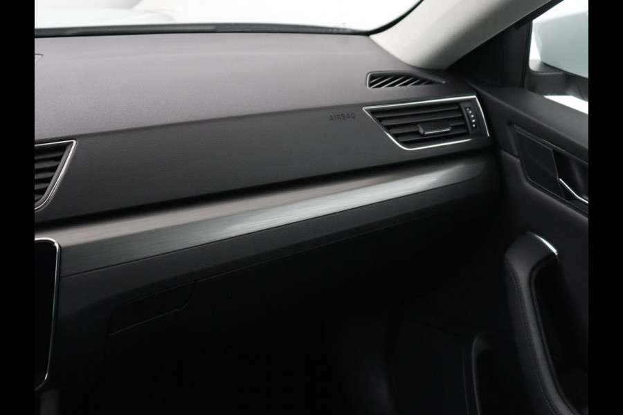 Škoda Superb 1.4 TSI iV Business Edition Plus | SOH 88,8% | Panoramadak | Leder/Alcantara | Stoelverwarming | Camera | Carplay | Park Assist | Virtual Cockpit | Achterbankverwarming | PHEV | Plug In