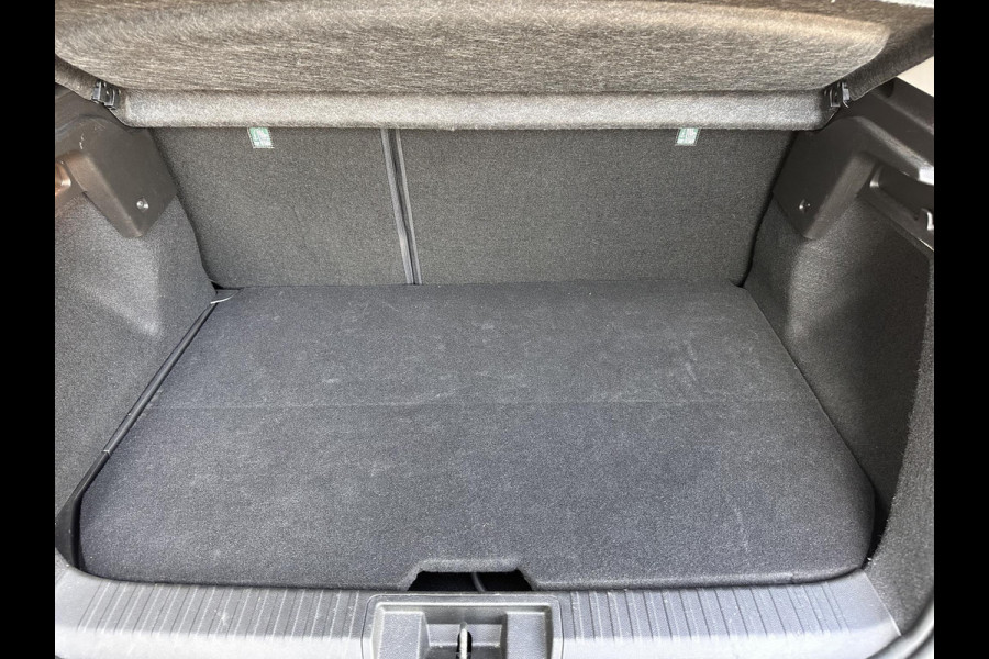 Renault Captur 1.6 E-Tech Plug-in Hybrid 160 Initiale Paris | TWO TONE | Leder | stuur/stoelverwarming | DAB Ontvanger |