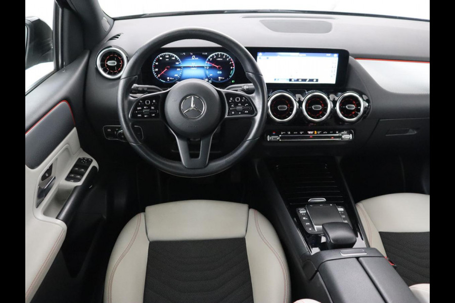 Mercedes-Benz B-Klasse 250e Advantage | SOH 99% | Panoramadak | Half leder | Widescreen | Camera | Park Assist | Dodehoek detectie | Full LED | Navigatie | Bluetooth | PHEV | Plug In