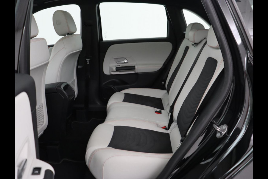 Mercedes-Benz B-Klasse 250e Advantage | SOH 99% | Panoramadak | Half leder | Widescreen | Camera | Park Assist | Dodehoek detectie | Full LED | Navigatie | Bluetooth | PHEV | Plug In