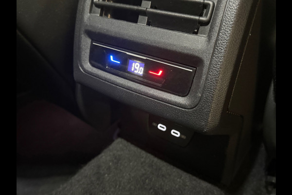 Volkswagen Golf 1.5 eTSI R-Line | Camera | Sfeerverlichting | Carplay