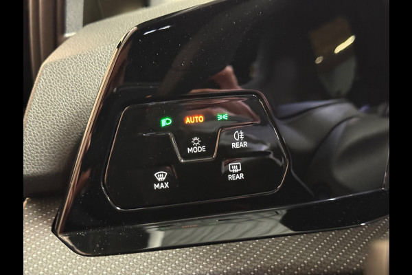 Volkswagen Golf 1.5 eTSI R-Line | Camera | Sfeerverlichting | Carplay