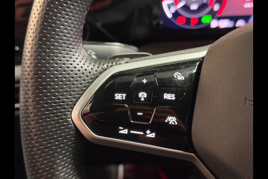Volkswagen Golf 1.5 eTSI R-Line | Camera | Sfeerverlichting | Carplay