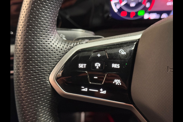 Volkswagen Golf 1.5 eTSI R-Line | Camera | Sfeerverlichting | Carplay