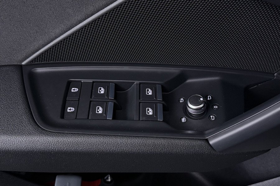 Audi A3 Sportback 30 TFSI Business edition (PANORAMADAK, STOELVERWARMING, TREKHAAK AFNEEMBAAR, ADAPTIVE CRUISE, 1e EIGENAAR)