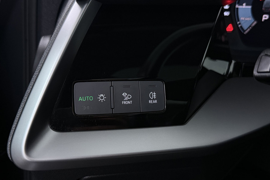 Audi A3 Sportback 30 TFSI Business edition (PANORAMADAK, STOELVERWARMING, TREKHAAK AFNEEMBAAR, ADAPTIVE CRUISE, 1e EIGENAAR)