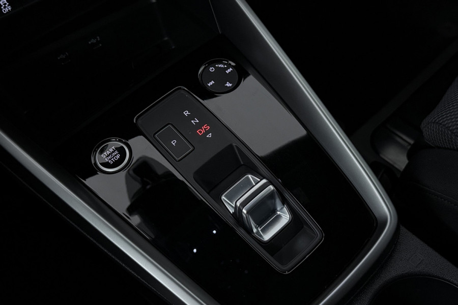 Audi A3 Sportback 30 TFSI Business edition (PANORAMADAK, STOELVERWARMING, TREKHAAK AFNEEMBAAR, ADAPTIVE CRUISE, 1e EIGENAAR)