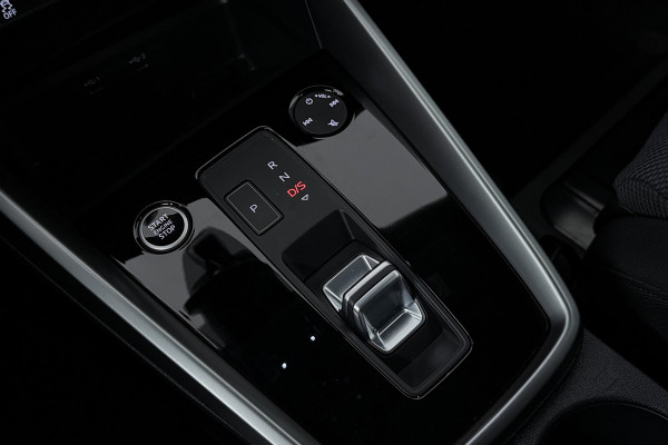 Audi A3 Sportback 30 TFSI Business edition (PANORAMADAK, STOELVERWARMING, TREKHAAK AFNEEMBAAR, ADAPTIVE CRUISE, 1e EIGENAAR)