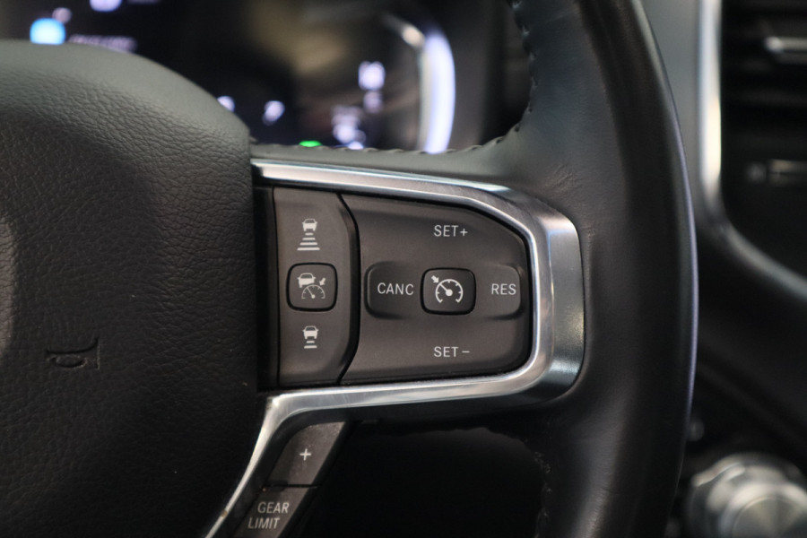 Dodge Ram 1500 5.7 V8 4x4 Crew Cab Limited ACC Head-UP Side steps NL Auto 401PK VCP