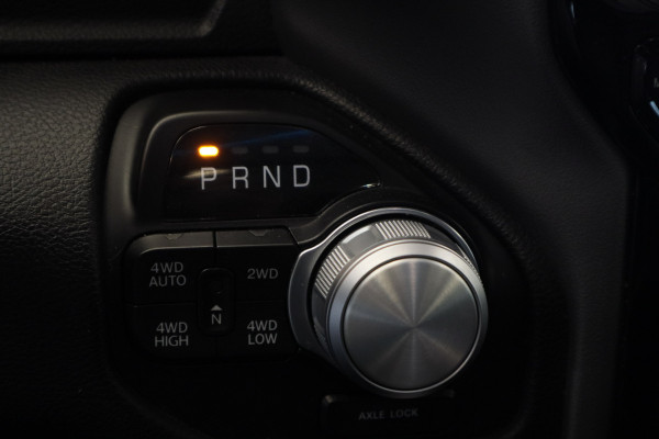 Dodge Ram 1500 5.7 V8 4x4 Crew Cab Limited ACC Head-UP Side steps NL Auto 401PK VCP