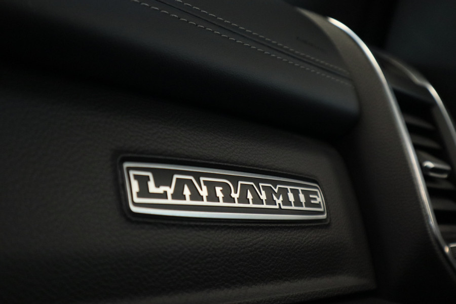 Dodge Ram 1500 5.7 V8 4x4 Crew Cab Limited ACC Head-UP Side steps NL Auto 401PK VCP