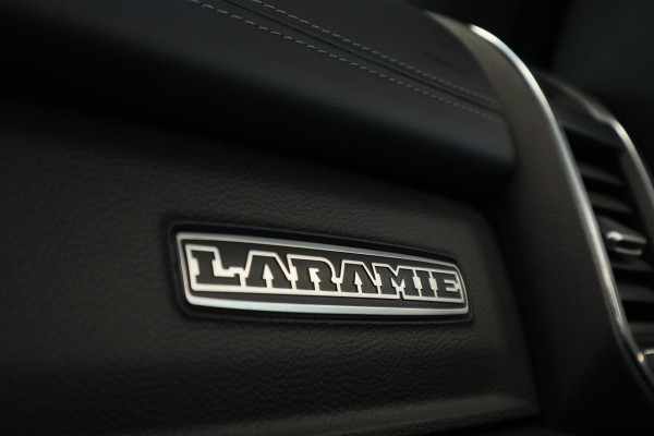 Dodge Ram 1500 5.7 V8 4x4 Crew Cab Limited ACC Head-UP Side steps NL Auto 401PK VCP