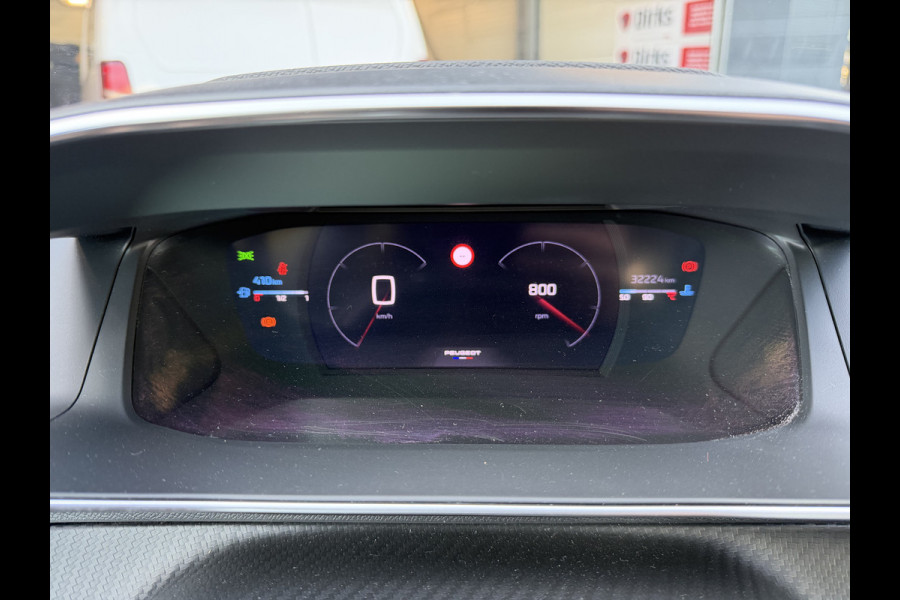 Peugeot 208 100pk GT (Camera - Keyless Entry - Parkeersensoren V+A - LED - Navigatie - Automatische Airco - Draadloos laden - Apple Carplay