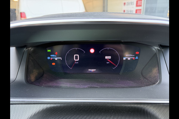 Peugeot 208 100pk GT (Camera - Keyless Entry - Parkeersensoren V+A - LED - Navigatie - Automatische Airco - Draadloos laden - Apple Carplay